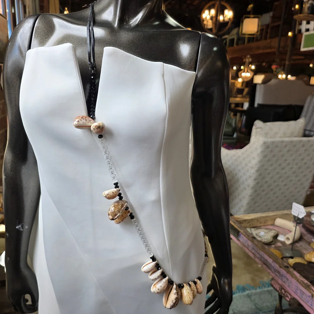✨Vintage Cowrie Shell, Crystals, Acrylic Spirals Statement Necklace W/ Leather✨️ - Picture 12 of 15